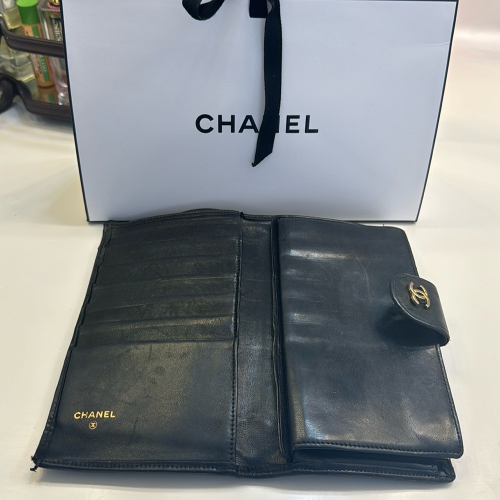 CHANEL Quilted Diamond pattern CC Gold Black Bifold Wallet with Chanel Box - Picture 6 of 17